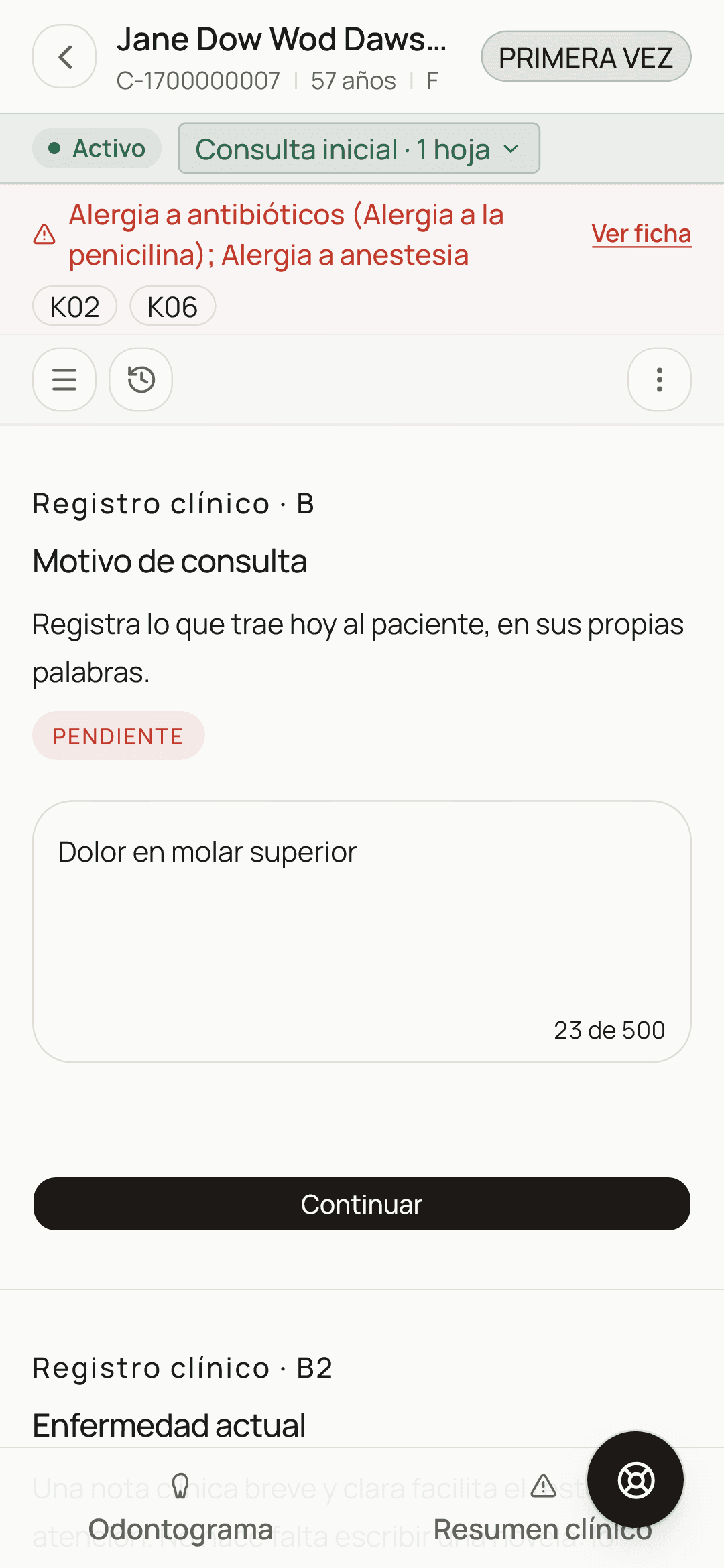 Vista móvil de consulta guiada de Saitooth con la información clínica prioritaria